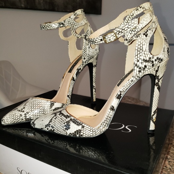 Snakeskin Heels - Picture 1 of 2